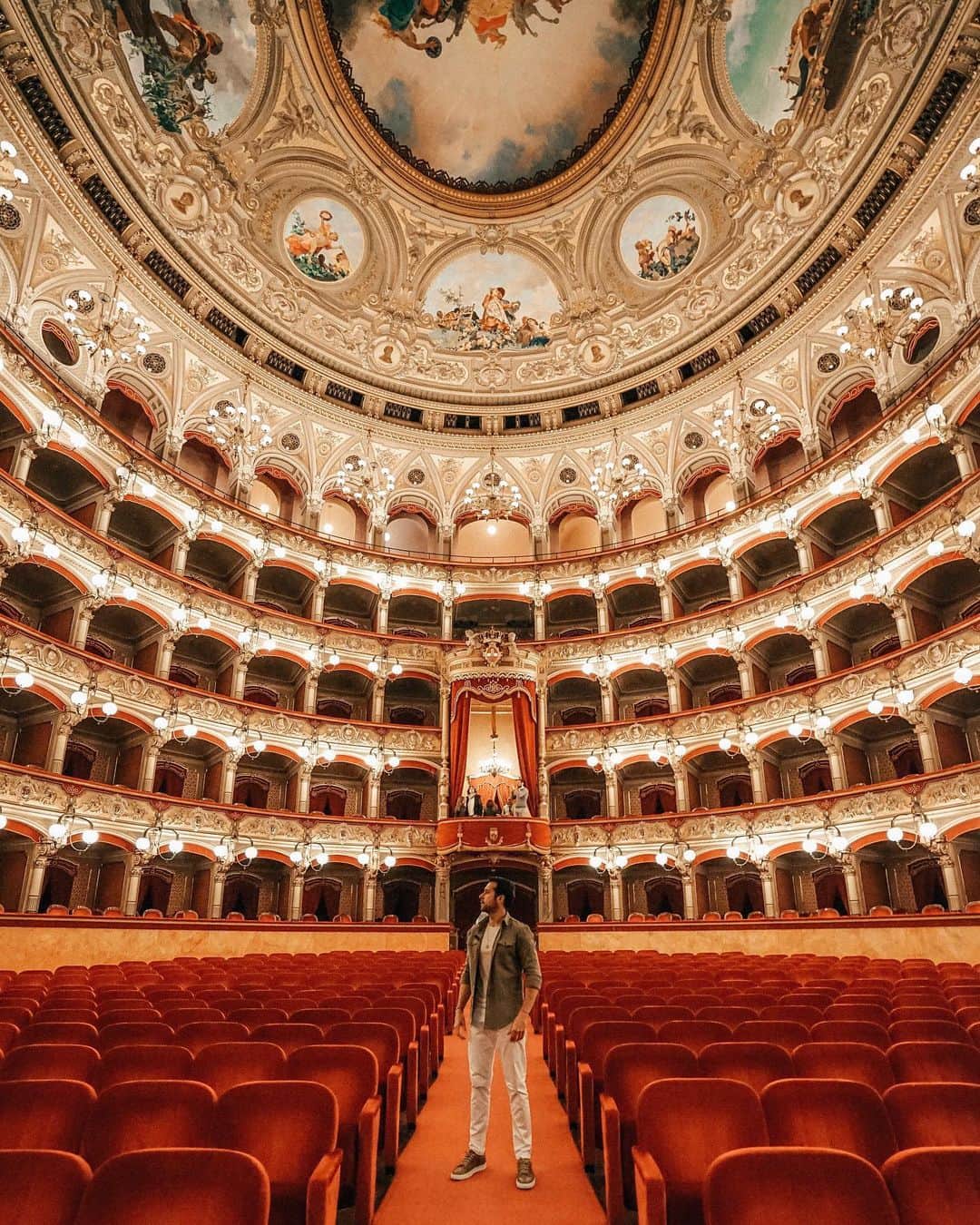 Sezgin YILMAZのインスタグラム：「a night at the opera.. 🎭」