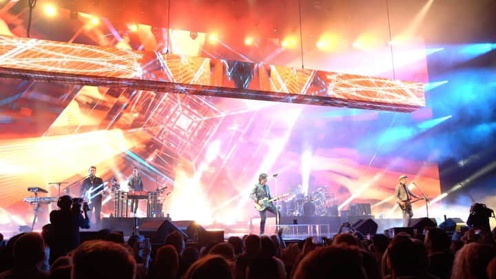 キース・アーバンのインスタグラム：「By popular demand, Keith added additional dates in Las Vegas at The Colosseum at Caesars Palace! Tickets go on sale to the public Friday, January 31st. More info - link in bio.  Phoenix Club members have access to pre-sale tickets beginning Monday, January 27th. For more details visit theville.keithurban.net. #KeithUrbanVegas」