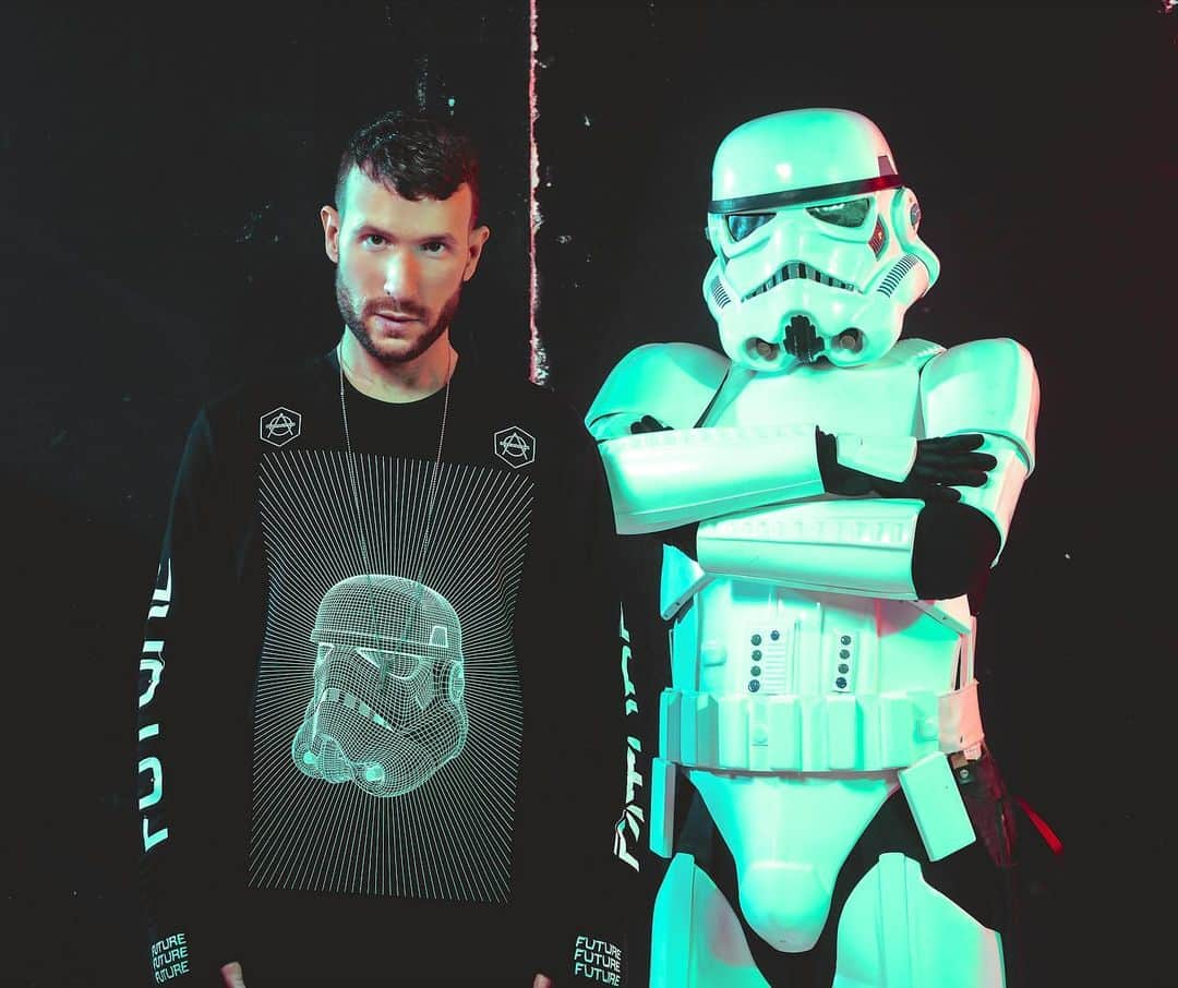 ドン・ディアブロさんのインスタグラム写真 - (ドン・ディアブロInstagram)「Who wants another STAR WARS x Don Diablo clothing collection in 2020!? Still can’t believe we did this 🤩🤖 #LifeGoals #Hexagon #StarWars」1月24日 4時38分 - dondiablo