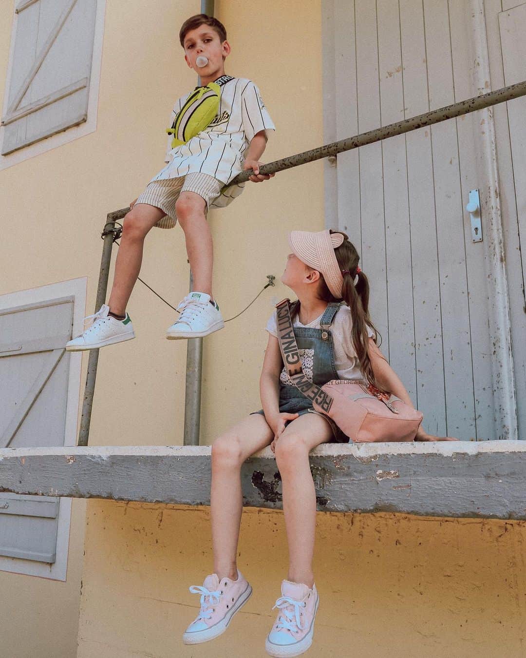 ジョージジーナ&ルーシーのインスタグラム：「Our new GGL KIDS COLLECTION is finally online! Check out our story for closer information and visit the GGL online shop 🎉  Styling & Photography: @stylistmashaschubbach  Creative Direction: @yvon_sunlight_ • • • • • #georgeginalucy #gglsquad #kids #kidsbag #babybag #bag #children #child #toddler #kidswear #mommyblogger #momblogger #35mm #ootdkids #kidsfashion #kidsmodel #kidsstyle」