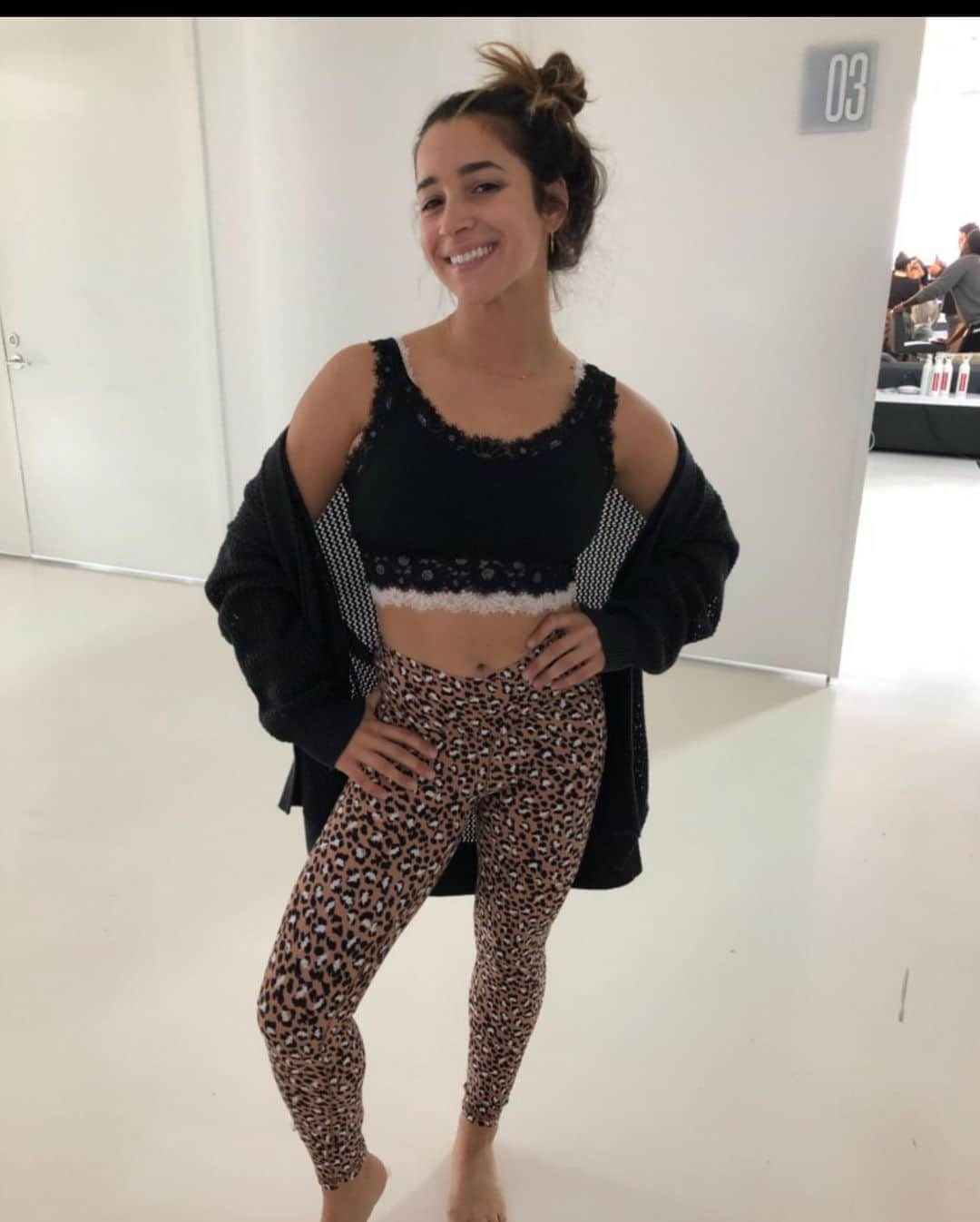 アリー・レイズマンさんのインスタグラム写真 - (アリー・レイズマンInstagram)「Fun looks for the @aerie campaign 💕❤️💕 I got to pick out my outfit 🤓🤗🤓」1月24日 4時56分 - alyraisman