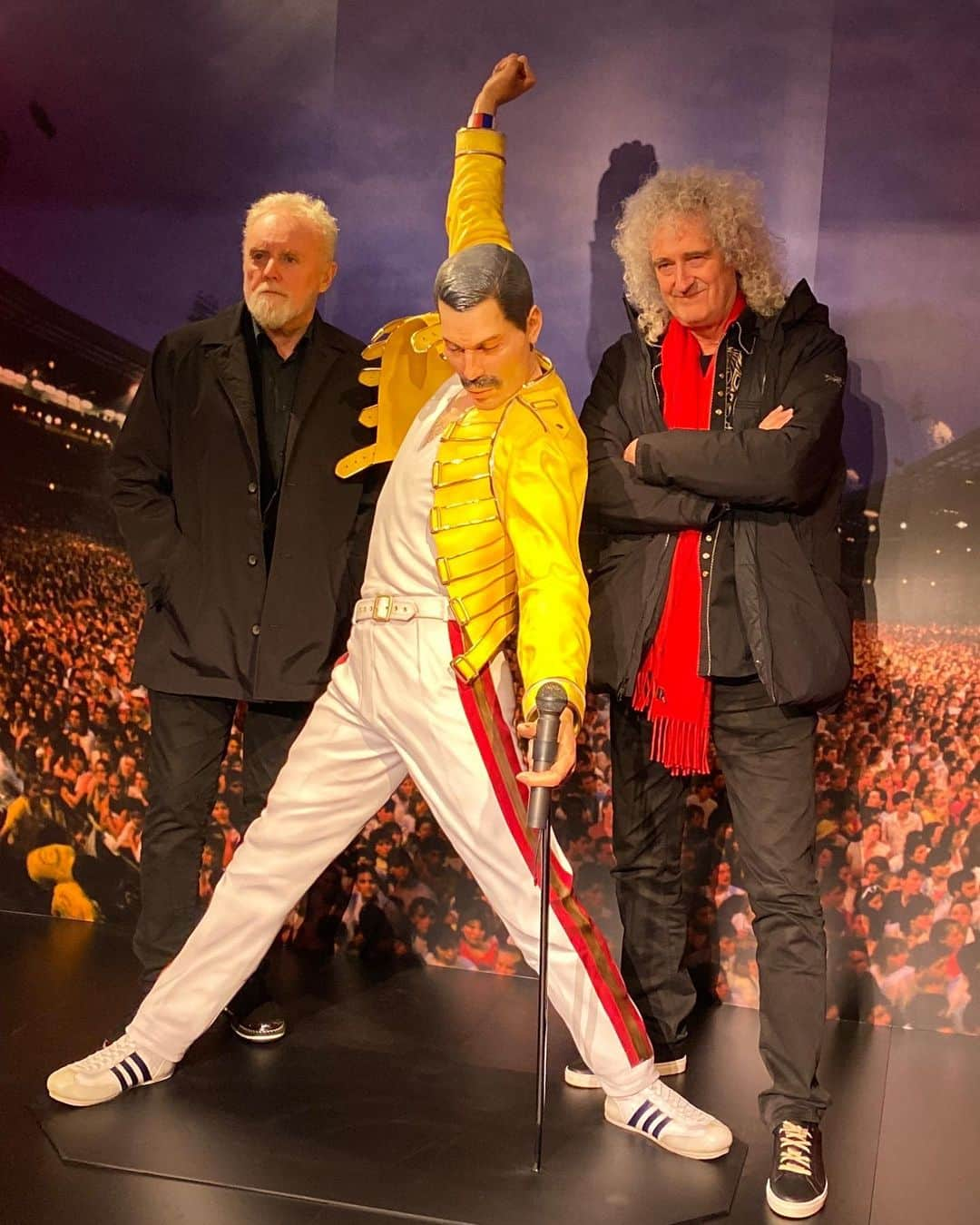 ブライアン・メイさんのインスタグラム写真 - (ブライアン・メイInstagram)「We visited the Tokyo Queen Exhibition this evening.  Beautifully done, guys. Quite surreal for Rog and me, treading back through all those wonderful years - all those extraordinary and truly magical encounters in Japan.  Thanks all !! #nihonbashitakashimayasc #queenwillrock  #freddiemercury #tokyo —- Bri」1月24日 4時58分 - brianmayforreal