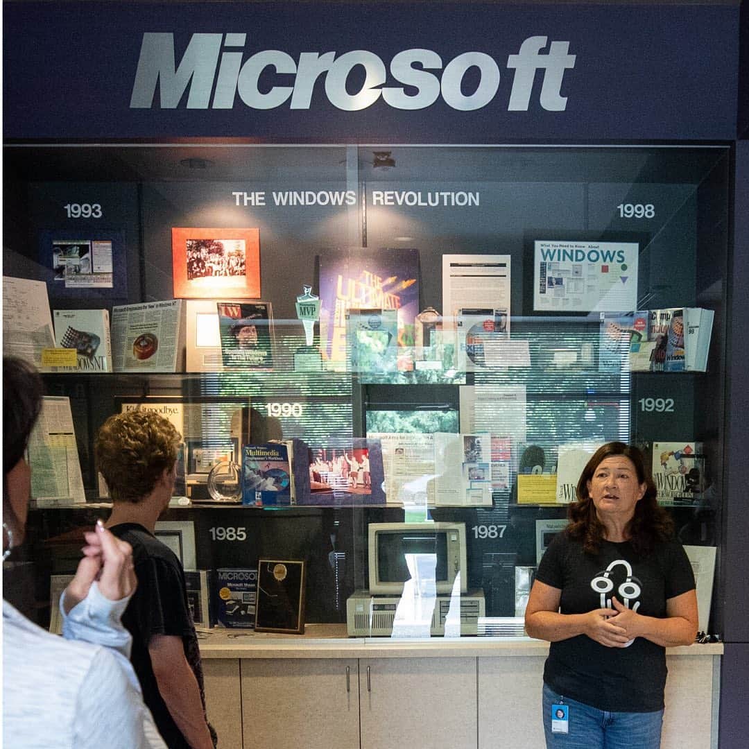 Microsoftさんのインスタグラム写真 - (MicrosoftInstagram)「Our archives hold 45 years of Microsoft's history and technology. 💾📎 Swipe to see a few pictures from archivist Amy S., including one of her favorite pieces: a carpet order from 1978 for one of the first offices in Albuquerque made out to “Mike Rosoft.” What would you want to see in the archives?」1月24日 5時01分 - microsoft