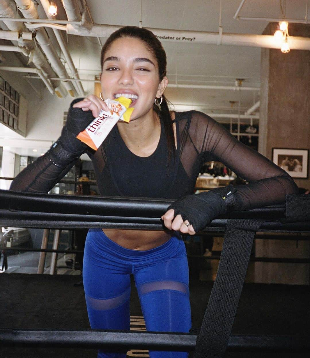 イヴァンナ・ヴェンチュラさんのインスタグラム写真 - (イヴァンナ・ヴェンチュラInstagram)「Quick energy snack before my tough workout 👊🏽 @thinkproducts #ithinkican #partner”」1月24日 5時07分 - yoventura