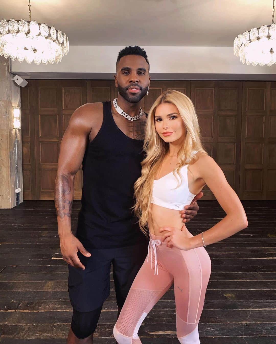 パメラ・ライフさんのインスタグラム写真 - (パメラ・ライフInstagram)「Who has already trained with @jasonderulo and me? / anzeige 😛 it only takes us 8 short minutes to make you sweat and make your abs cry - challenge accepted? 🔥 video in realtime on YouTube!. . #sayyes #teamjason or #teampamela or #teamboth」1月24日 5時18分 - pamela_rf