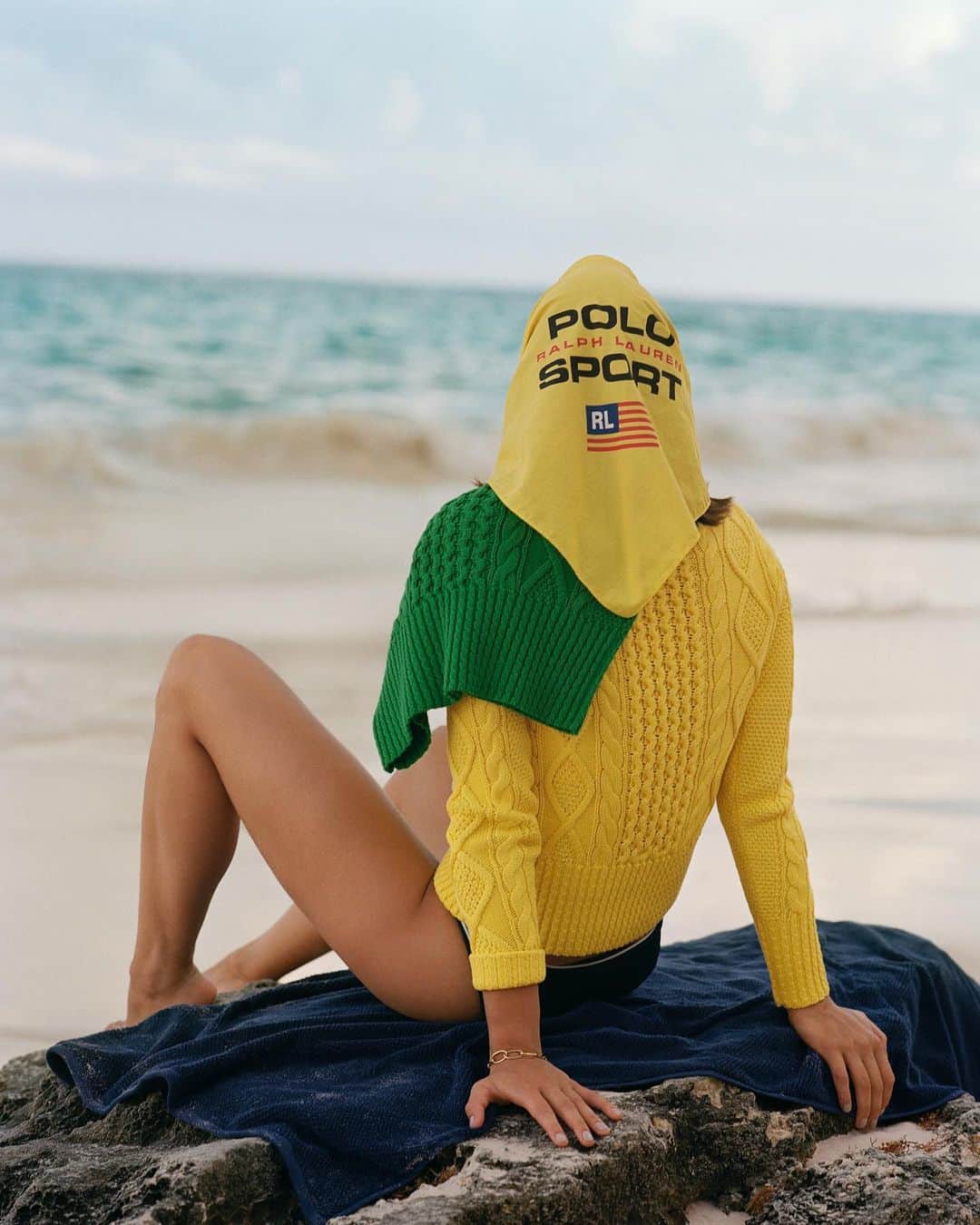 Polo Ralph Laurenさんのインスタグラム写真 - (Polo Ralph LaurenInstagram)「The ultimate beach cover up.  Cable knits in bold brights add a sporty sensibility to a sophisticated day at the beach.  Explore more styles via link in bio.  #PoloRalphLauren #PoloRLStyle #PoloSport」1月24日 6時09分 - poloralphlauren