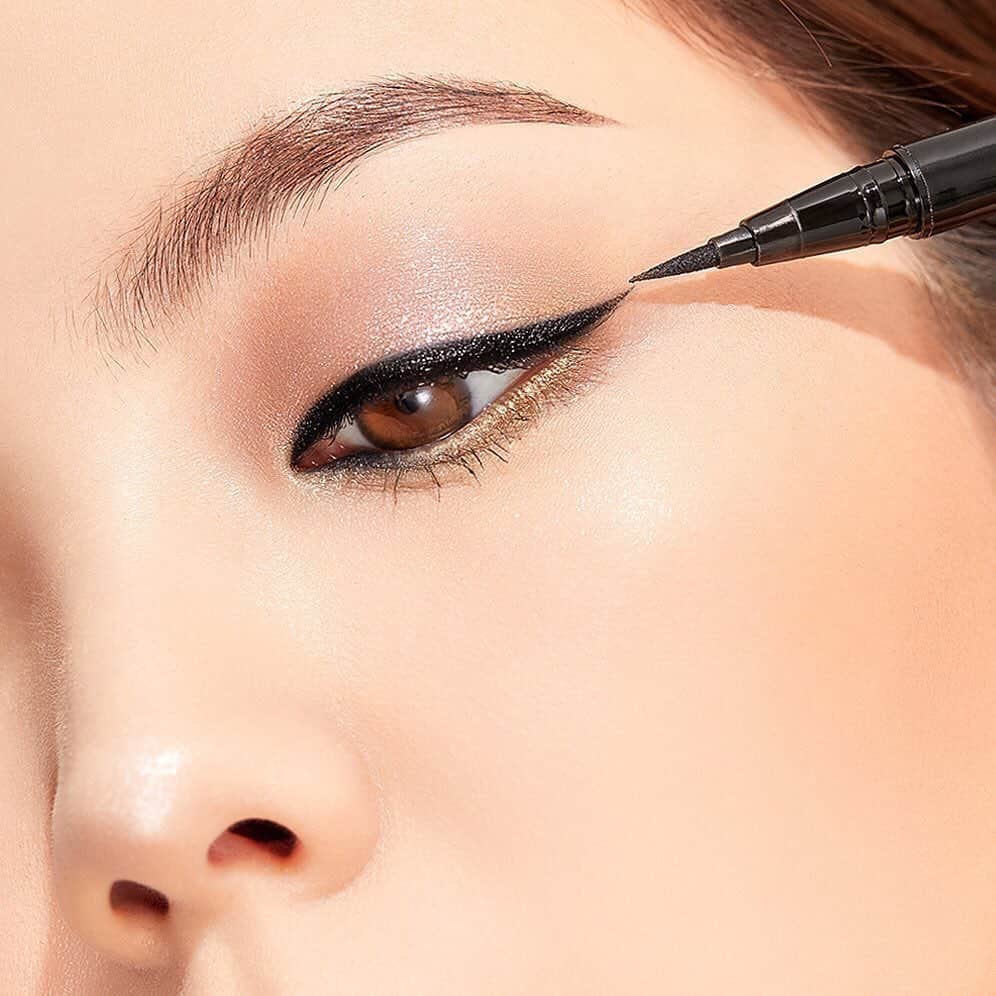 Stila Cosmeticsさんのインスタグラム写真 - (Stila CosmeticsInstagram)「This perfectly precise wing is 👏  EVERYTHING 👏  Our #1 Stay All Day Waterproof Liquid Liner glides on effortlessly and will take you from day to night, smudge-free, worry-free. @stilakorea #stilacosmetics #stilaeyeliner #crueltyfreebeauty」1月24日 6時45分 - stilacosmetics