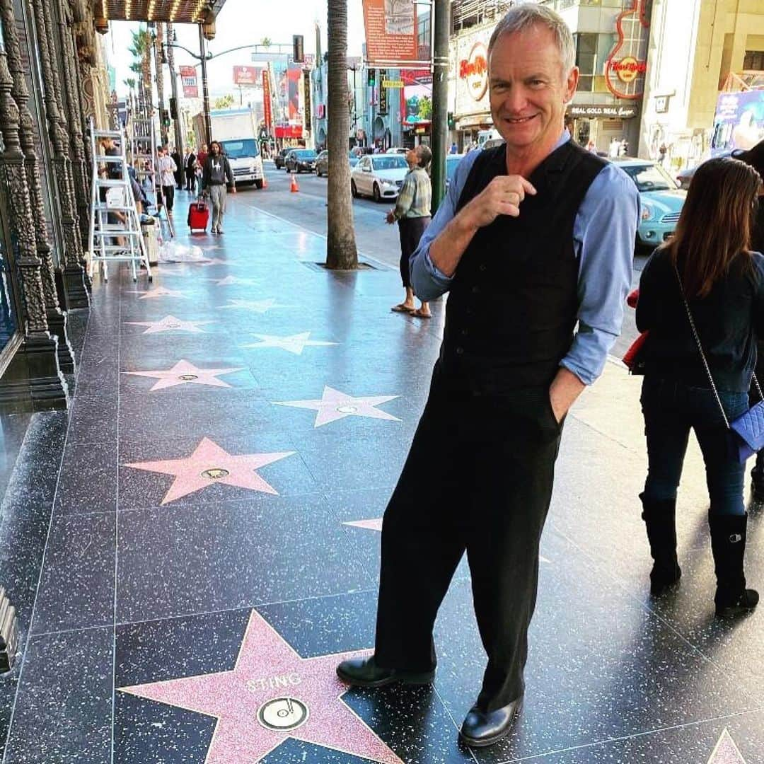 スティングさんのインスタグラム写真 - (スティングInstagram)「#Repost @lastshipmusical ・・・ @jimmykimmellive tonight #HollywoodBlvd #TuneIn @theofficialsting #lastshipmusical @cherrytreerec Photo by #KarlSydow」1月24日 6時38分 - theofficialsting