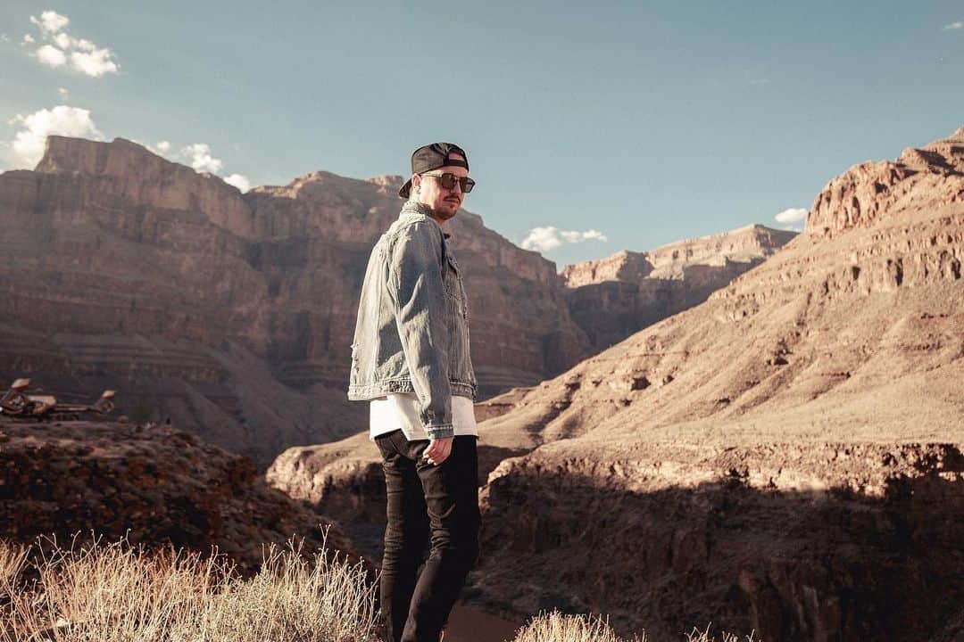ロビン・シュルツのインスタグラム：「⛰ . . . . . . 📸 @studio.maximilian.koenig ❤️」