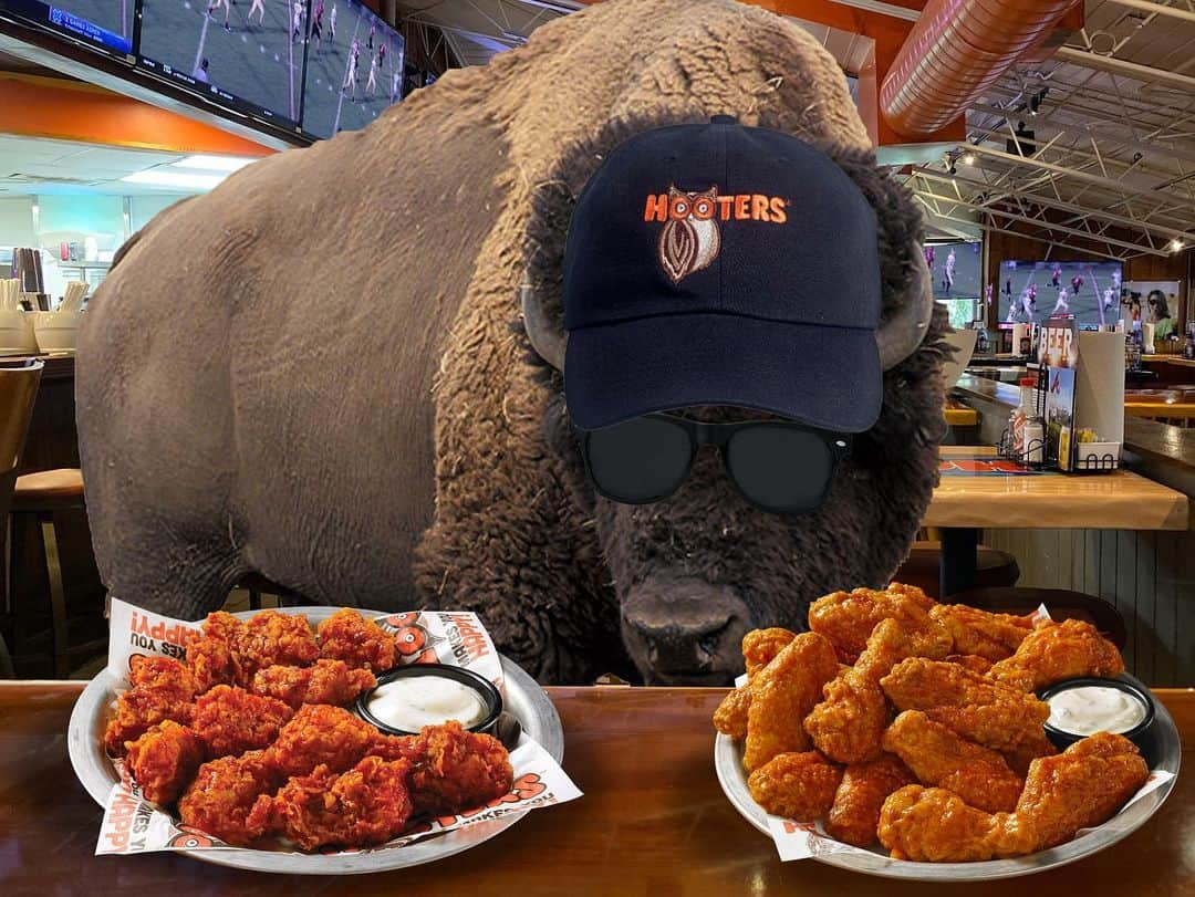 Hootersさんのインスタグラム写真 - (HootersInstagram)「Hey @bwwings we see your offer for free wings. 2 weeks later? 4 hours only? Umm.. ok? How many wings are in a “snack” anyway? Seems complicated. Watch the Big Game with us instead and if it goes into OT, you get 6 free wings ON the SPOT. Can we get a “roar?” Link in the bio.」1月24日 6時52分 - hooters