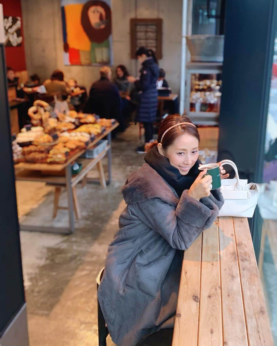 宮田綾子さんのインスタグラム写真 - (宮田綾子Instagram)「ハイヒールLOVERS Ayako⁑  Coffee lover☕️ . #ハイヒールLOVERS #宮田綾子 #あやカフェ #カフェ #カフェ巡り #カフェ好きな人と繋がりたい #カフェスタグラム #カフェ好き #カフェめぐり #cafe #cafestagram #cafelife #cafetime #coffee #coffeetime #coffeelover #sawamura #sawamurabakery #沢村ベーカリー #広尾 #広尾カフェ #広尾グルメ #tokyo #tokyocafe #tokyolife #blogger #gu_for_all #gu #ジーユー #ジーユーコーデ」1月24日 6時54分 - ayako__miyata