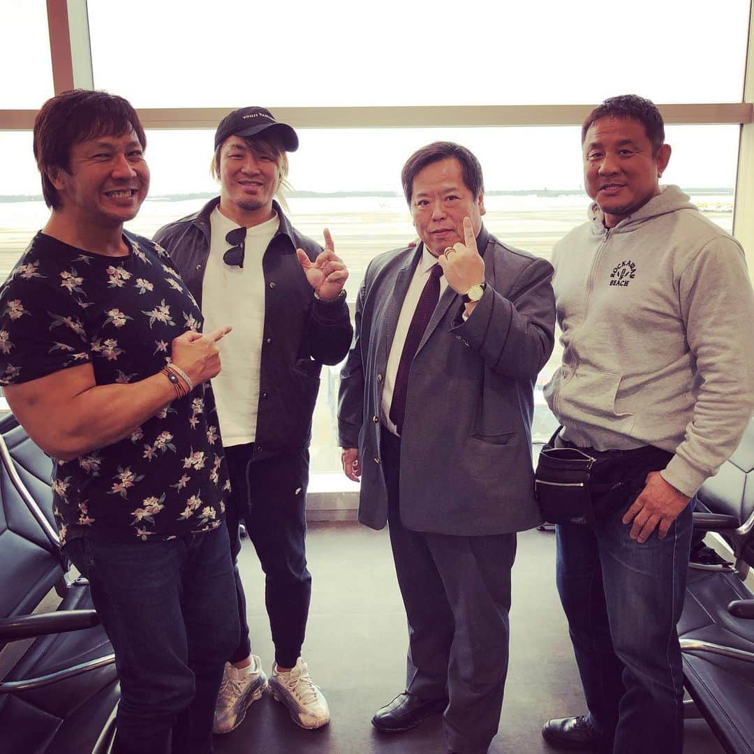 永田裕志さんのインスタグラム写真 - (永田裕志Instagram)「デトロイト空港にてジミー鈴木氏と遭遇しました。　 また心臓は完璧ではないそうですが、元気に仕事をしていました。 #永田裕志 #小島聡　#棚橋弘至  #新日本プロレス #ジミー鈴木」1月24日 7時06分 - yuji_nagata