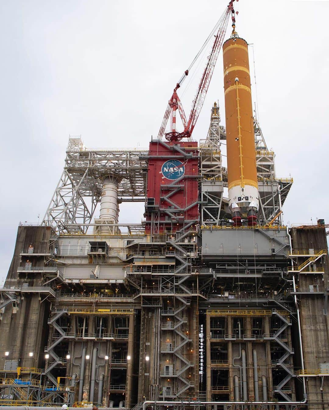 NASAさんのインスタグラム写真 - (NASAInstagram)「Get. Excited. People. ⁣⁣ ⁣⁣ ⁣ America (and the world’s) most powerful rocket is gearing up to check off a major milestone with its Green Run test series. Locked and loaded into its test stand at @NASAStennis, our Space Launch System is being prepped for the first top-to-bottom integrated testing of the stage’s systems prior to its #Artemis Moon mission flights.⁣⁣ ⁣⁣ ⁣ Green Run testing will take place over several months and culminates with an eight-minute, full-duration hot fire of the stage’s four RS-25 engines to generate 2 million pounds of thrust, as during an actual launch. ⁣⁣ ⁣⁣ Image Credit: NASA ⁣ #NASA #Space #GetExcited #Rockets」1月24日 7時16分 - nasa