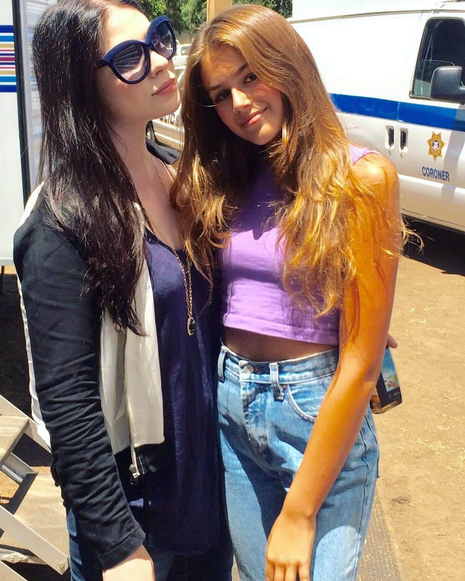 ミシェル・トラクテンバーグさんのインスタグラム写真 - (ミシェル・トラクテンバーグInstagram)「#throwbackthursday To @kaiagerber and I on set. This was her first movie, she did a small cameo and she was brilliant and humble. Before runway shows & couture came a fabulously kind human raised by the amazing @cindycrawford and her husband Rande. Both #women beautiful inside and out! 💖」1月24日 7時28分 - michelletrachtenberg