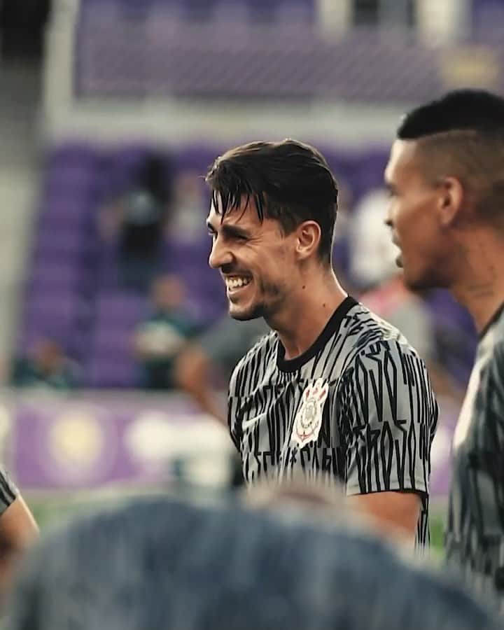 ダニーロ・フェルナンド・アベラールのインスタグラム：「Hoje começa! Infelizmente nao estarei em campo, mas tenho ctz que meus companheiros e a FIEL vão estar unido em busca da vitoria ⚪️⚫️ #vaicorinthians」