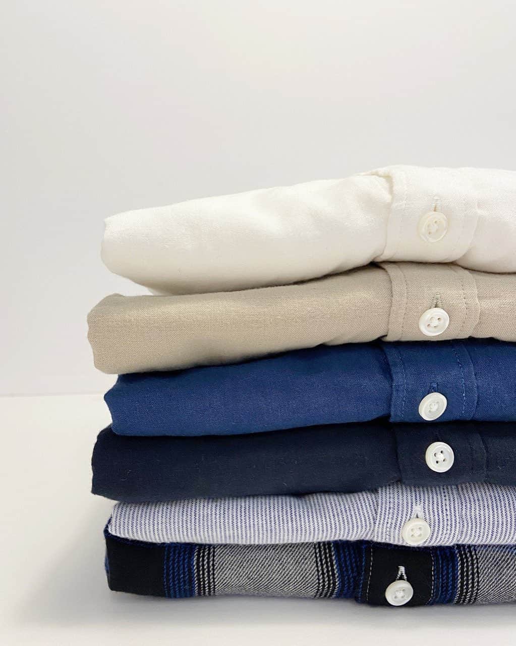 MUJI USAさんのインスタグラム写真 - (MUJI USAInstagram)「The perfect shirt for early spring days. Made with two layers of airy double gauze fabric to keep in warmth.  The Men's & Women's Double Gauze is now available in stores. #muji #mujiusa #apparel #20ss」1月24日 8時07分 - mujiusa