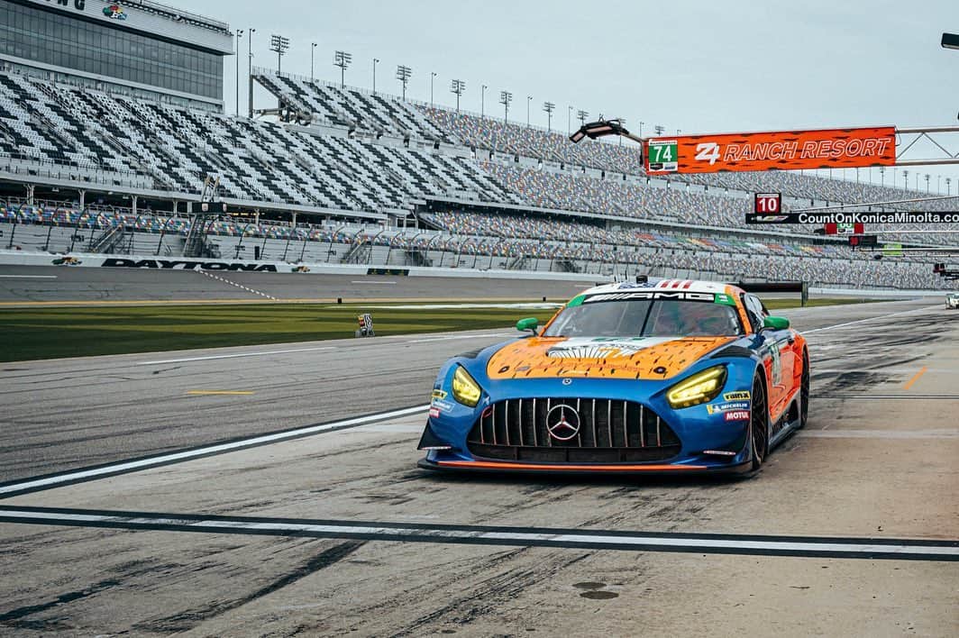 Mercedes AMGさんのインスタグラム写真 - (Mercedes AMGInstagram)「The 2020 @imsa_racing season starts off at the legendary @disupdates this weekend. Riley Motorsports enters the #Rolex24 At Daytona with the #74 Mercedes-AMG GT3 on Saturday. In addition, seven #Mercedes-AMG GT4s compete in the 4-hour race of the #IMSA Michelin Pilot Challenge tomorrow. Find the best impressions from today’s free practice and qualifying sessions in the gallery 📸  #AMGGT3 #AMGGT4 #MercedesAMGMotorsport」1月24日 8時16分 - mercedesamg