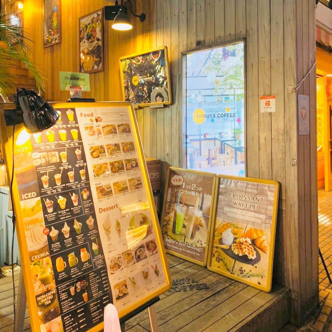 恵美さんのインスタグラム写真 - (恵美Instagram)「shibuya coffe @shibuyacoffee  に行ってきました❗️ . 店内は都内なのに自然に包まれるような感覚のある、落ち着いたお店☺️🌿🌳✨ . 今回いただいたのは#ロコモコプレート と#オムライスプレート 🤩 #スイーツ も #ワッフル や #クレミア など魅力的なものばかりでした❣️🍰🍦 . WiFiも使える環境なので、一休みする場所としてもおすすめです❤️😉 . #shibuyacoffee #渋谷カフェ #渋谷 #shibuya #おすすめ #渋谷おすすめ #渋谷おすすめカフェ #渋谷カフェ巡り #渋谷誕生日 #渋谷記念日 #渋谷ランチ #渋谷コーヒー #渋谷スイーツ #wifi #wificafe #shibuyawifi #渋谷wifi #pr #コラボベース #model #モデル #japanesemodel #恵美」1月24日 8時24分 - emi_florence819