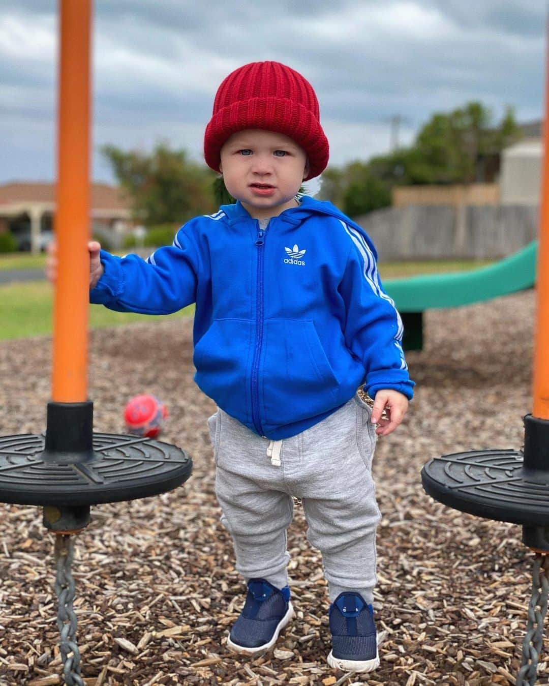 リアノン・ランゲラック（ミッチェル・ランゲラックの妻）のインスタグラム：「My baby ❤️ swipe to see the future Messi.. left footed too 😝⚽️🥰 @mitchlangerak」