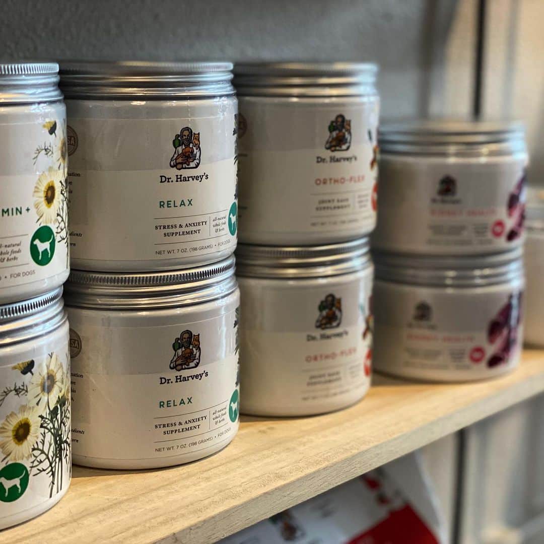 Dogs by Ginaのインスタグラム：「Do you use supplements? They are are an important addition weather you feed kibble or raw. Even a “balanced” diet can benefit when supplements are added. Let us help you pick the right fit for your dogs needs. #barknatural #keepnapanatural #napanaturaldogco #healthydog #healthypet」