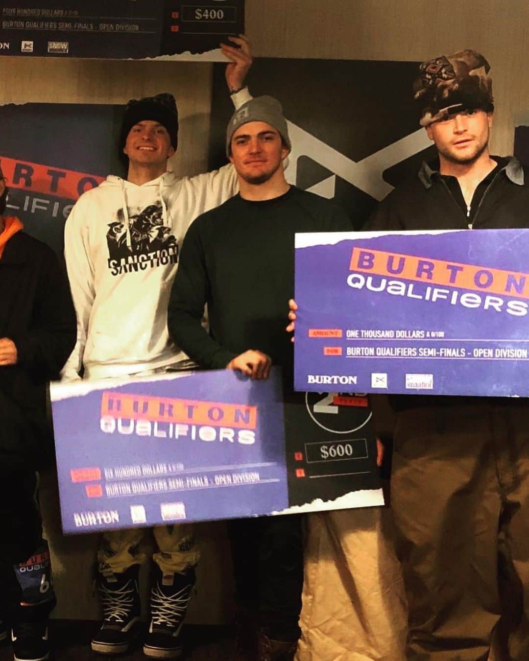 Burton Japanさんのインスタグラム写真 - (Burton JapanInstagram)「カナダ・オンタリオ州ホースシューで開催された2019/2020 Burton Qualifiersセミファイナル4。昨シーズン同様、多くのローカルスノーボーダーたちが集結し、テクニカルなトリックの数々を見せてくれました。そして、いよいよ明日は新潟県神立スノーリゾートでセミファイナル5。エントリーしているみなさん、ご健闘を祈っています！ 観覧者もウェルカム！ #BurtonQualifiers #AnonOptics」1月24日 9時42分 - burtonjapan
