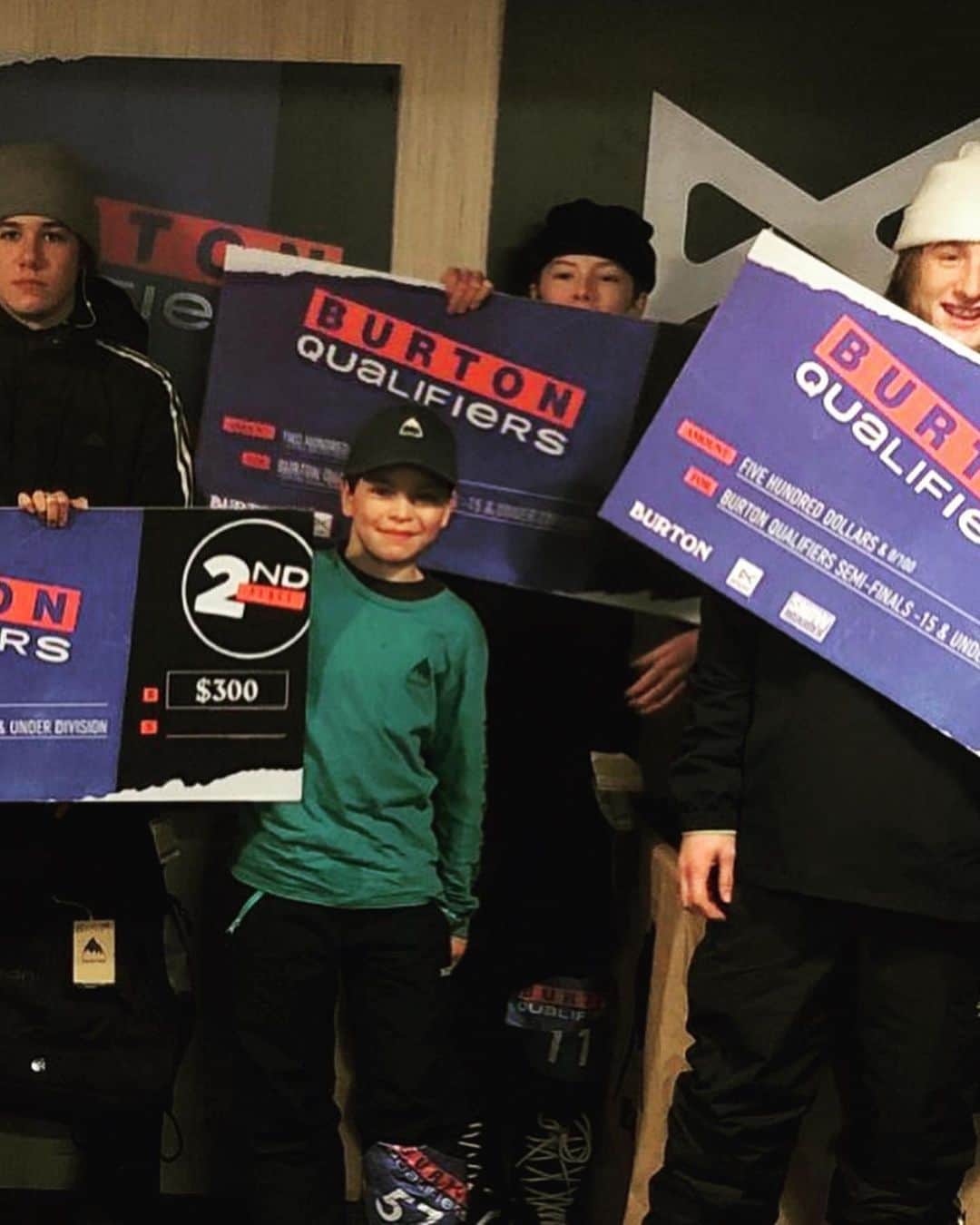 Burton Japanさんのインスタグラム写真 - (Burton JapanInstagram)「カナダ・オンタリオ州ホースシューで開催された2019/2020 Burton Qualifiersセミファイナル4。昨シーズン同様、多くのローカルスノーボーダーたちが集結し、テクニカルなトリックの数々を見せてくれました。そして、いよいよ明日は新潟県神立スノーリゾートでセミファイナル5。エントリーしているみなさん、ご健闘を祈っています！ 観覧者もウェルカム！ #BurtonQualifiers #AnonOptics」1月24日 9時42分 - burtonjapan
