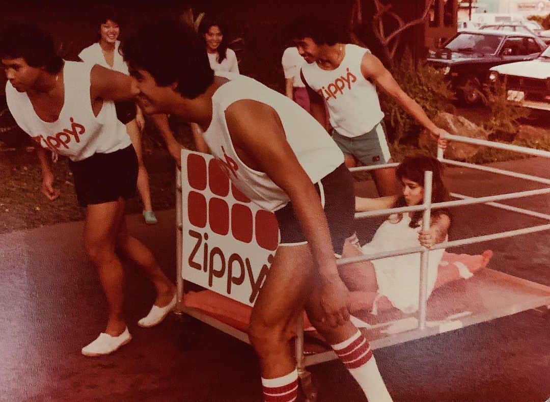 Zippy's Restaurantsさんのインスタグラム写真 - (Zippy's RestaurantsInstagram)「Before there was the Great Aloha Run there was the Carole Kai Bed Race #tbt」1月24日 9時49分 - zippys