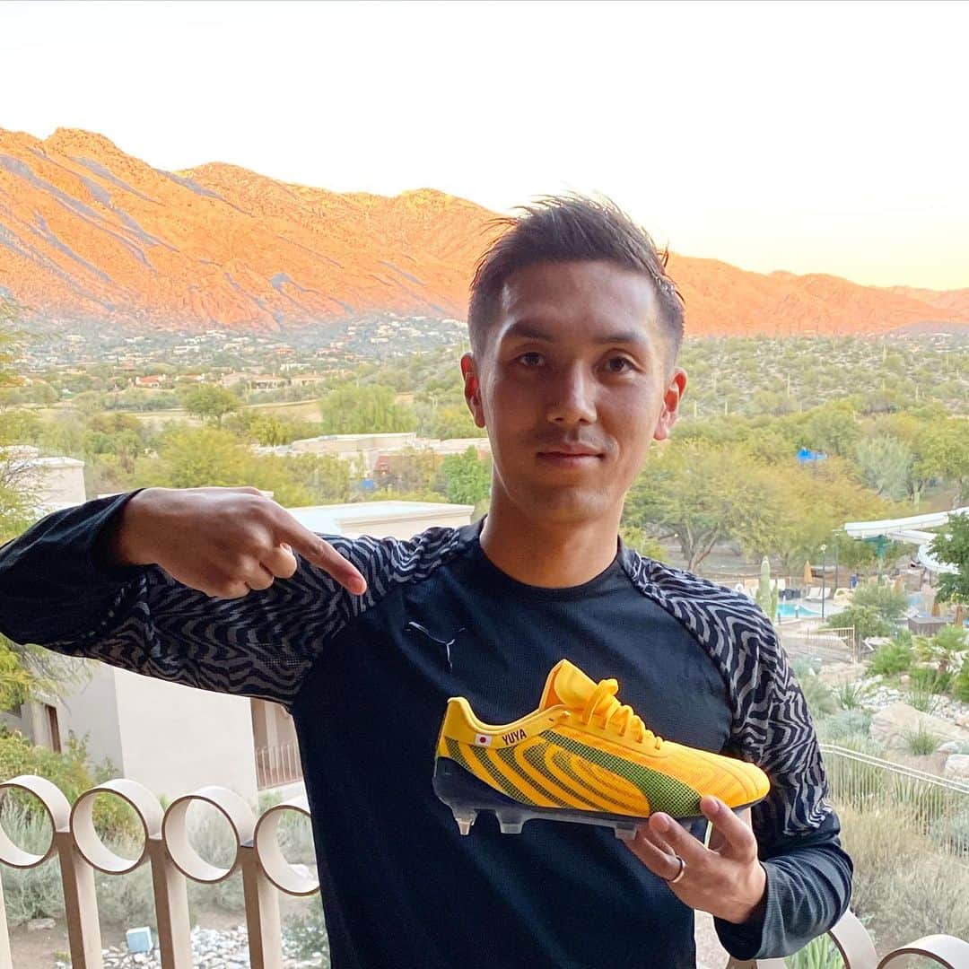 久保裕也のインスタグラム：「オレのスパーク⚡⚡⚡⚡ この黄色のスパイクを履いて得点取れるようにキャンプで頑張ります💪💪 #オレのスパーク #Bethespark #PUMAFuture #PUMAOne #PUMAFOOTBALL #PUMA #破天荒 @pumafootball_jp @pumajapan」