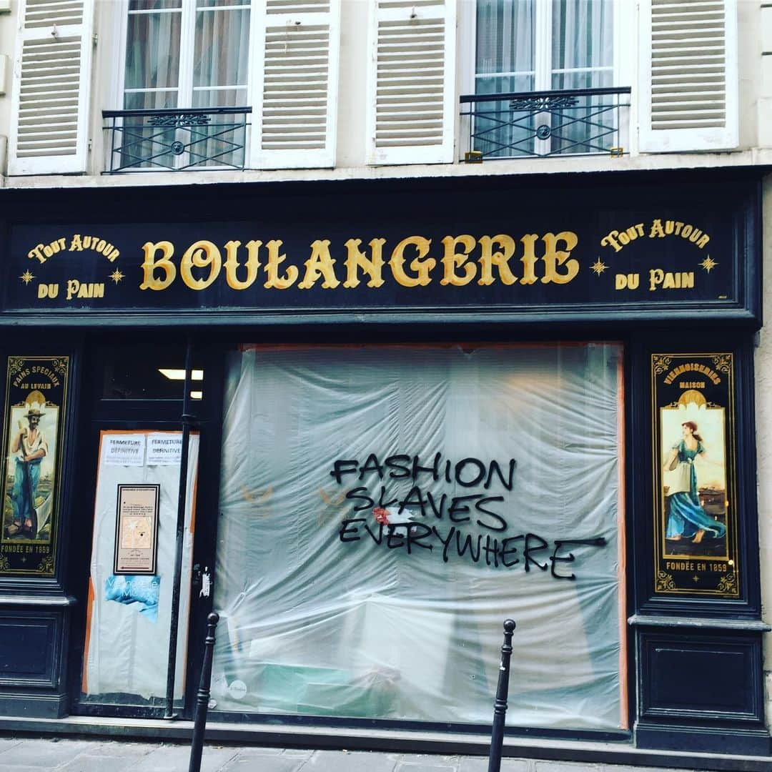 大森美希さんのインスタグラム写真 - (大森美希Instagram)「#paris #street #boulangerie #art #parisstreet #graffiti #scribble #streetart #parislife #fashion #落書き #ストリートアート #グラフィティ #パリ #パリ散歩 #パリところどころ #パリ生活 #海外生活 #ストリート #ファッション #パリ風景 #アート」1月24日 10時14分 - mikiomori_