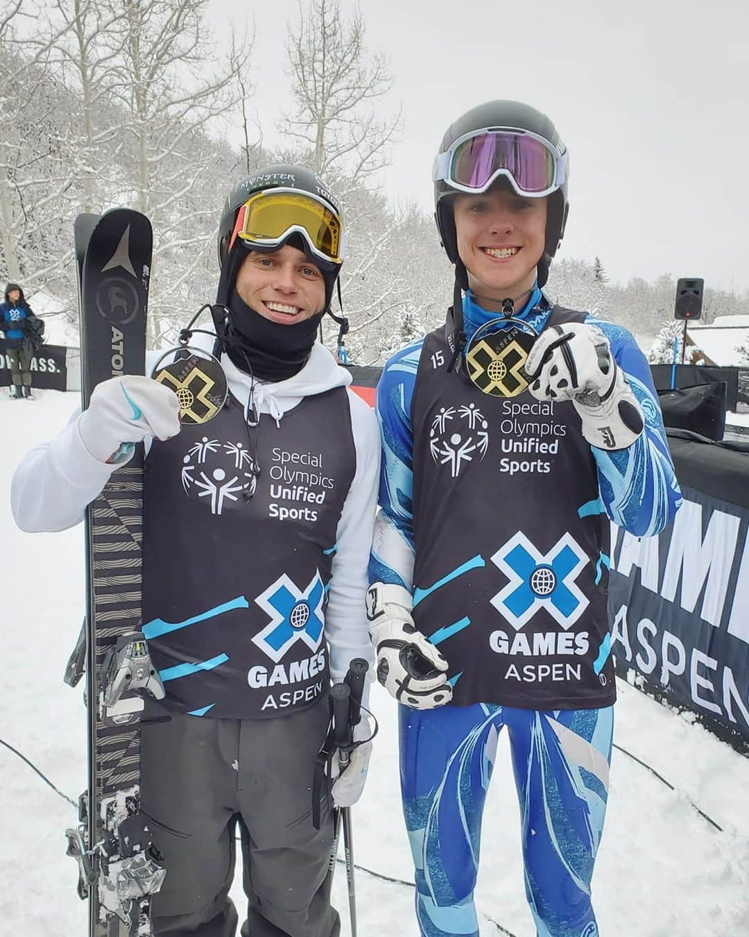 ガス・ケンワージーのインスタグラム：「The inaugural Special Olympics Unified Skiing event went down at the @XGames, today! Six @SpecialOlympics athletes were each teamed up with an X Games pro and in teams of two we raced down a GS course with each team's combined time determining the results. My partner was 17-year-old Palmer Lyons, who absolutely flew down the course, and together we won the competition! I feel grateful and honored to have been asked to be a part of today's event. The competitors we teamed up with exuded sportsmanship, camaraderie and goodwill and I got more hugs, high fives and smiles than I even knew what to do with. Thank you for letting me share your day, Palmer! 🙏🏼❤️」
