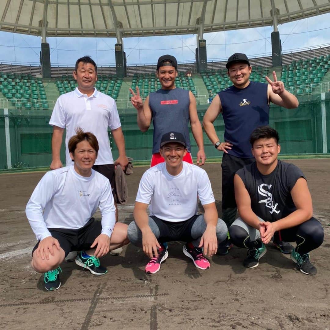 石原彪のインスタグラム：「自主トレが終了しました！ 本当に勉強なりました！  最高なメンバーです！  2020年頑張ります👍  #嶋基宏 さん#甲斐拓也 さん #小山翔平 さん#堀内汰門 さん #岡さん #門奈さん #笑わない男  #沖縄 #チーム嶋」