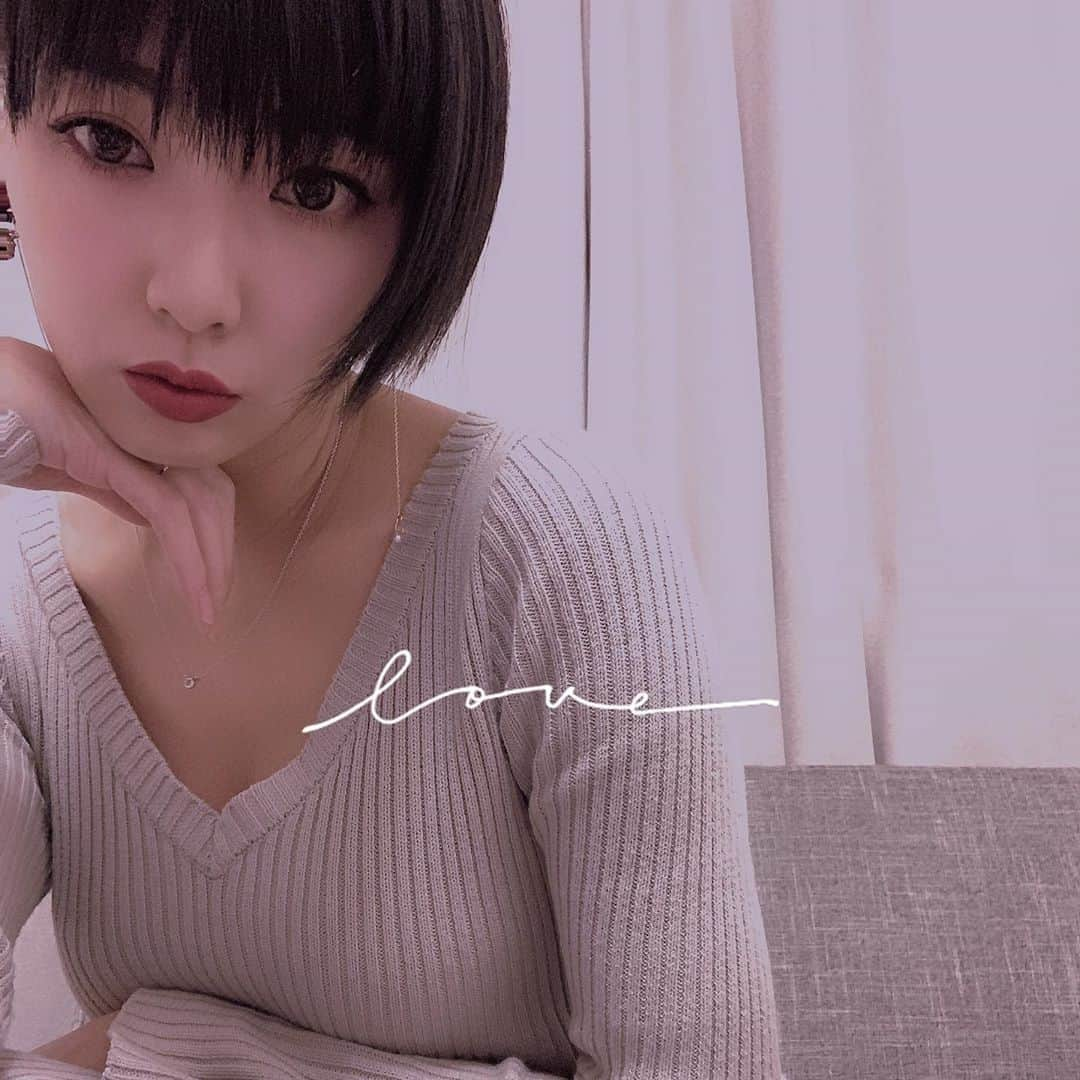 Ai（虫賀愛）さんのインスタグラム写真 - (Ai（虫賀愛）Instagram)「* 今日を大切に生きること * よく見る言葉だし、よく言われてきた言葉だけど ほんっとに大切にしなかんよね〜🤣 * * 自分の中にある嫌な感情って なかなか取り除けないし、消化も難しいけど * 今日を大切に生きるって思うことが そいつらをほったらかしにできる方法なのかなーって思う * * #おはようございます　 #実は昔から教えてもらってたよね #その深さがわかってなかっただけで #happyが1番」1月24日 10時21分 - ai.mushiga