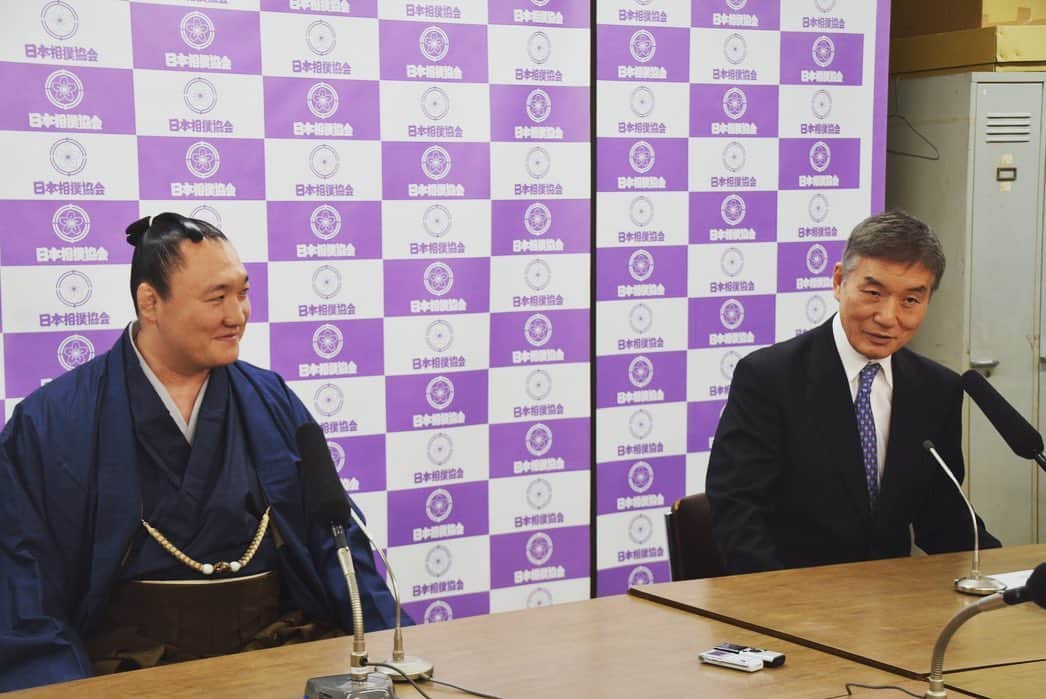 日本相撲協会さんのインスタグラム写真 - (日本相撲協会Instagram)「本日行われた元幕内荒鷲の引退会見。「（現役生活は）短かったような長かったような感じです。自分なりに精一杯やりきりました。日本に来て良かった。相撲界に入って育ててくれて感謝の気持ちでいっぱいです。」と話しました。  #sumo #相撲 #大相撲 #日本 #japan #荒鷲 #引退 #引退会見 #お疲れ様でした」1月24日 21時45分 - sumokyokai