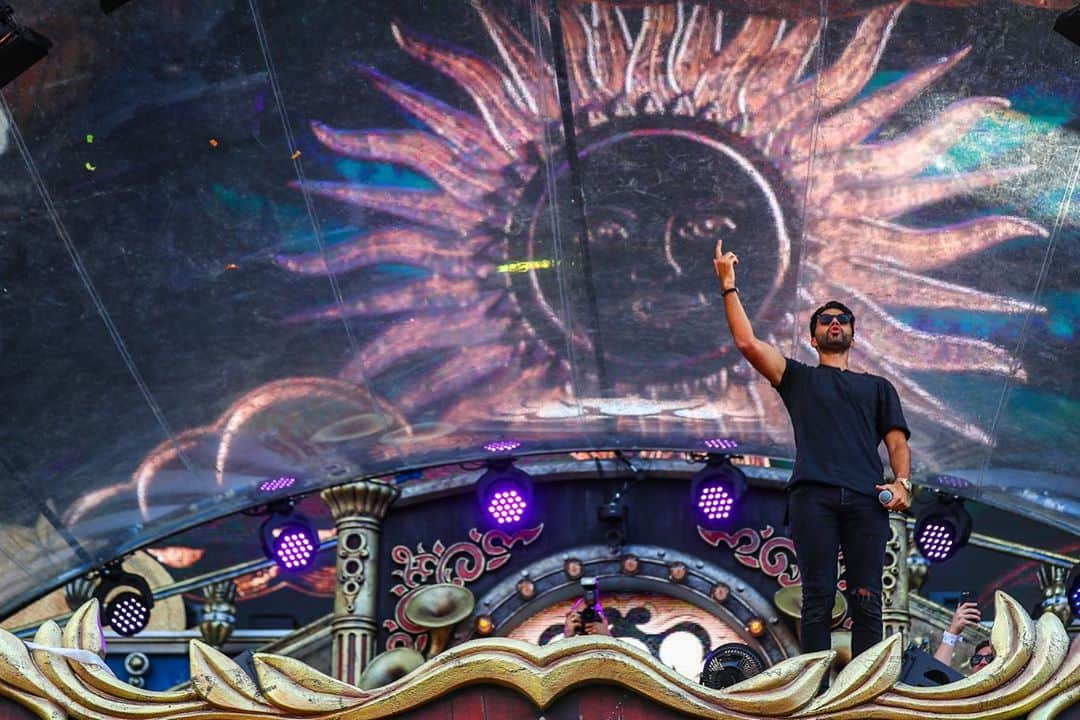 R3habさんのインスタグラム写真 - (R3habInstagram)「it's good to be back @tomorrowland 🌈🎉」1月24日 20時12分 - r3hab