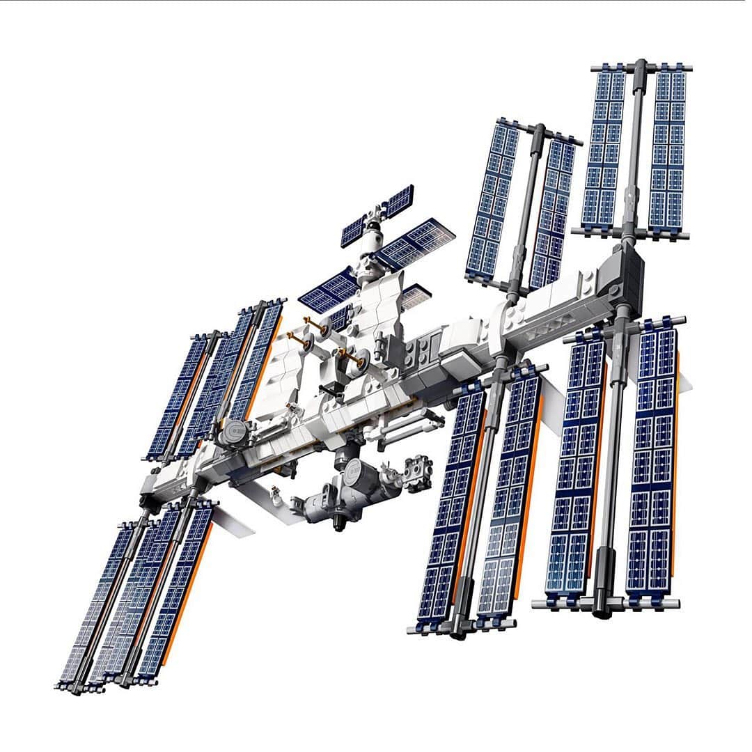 HYPEBEASTさんのインスタグラム写真 - (HYPEBEASTInstagram)「#hypeAF: @lego has now prepared an official kit for the International Space Station. Celebrating the science station’s more than 20 years of operation, the model is comprised of 864 pieces and is a full representation of the orbital platform complete with large fan solar power arrays, deployable satellite and robotic Canadarm. Additionally it comes with two astronaut Minifigures that can play out any repairs that need to be made. It’ll be available in-stores and online at LEGO starting in February.⁠⠀ Photo: LEGO」1月24日 20時21分 - hypebeast