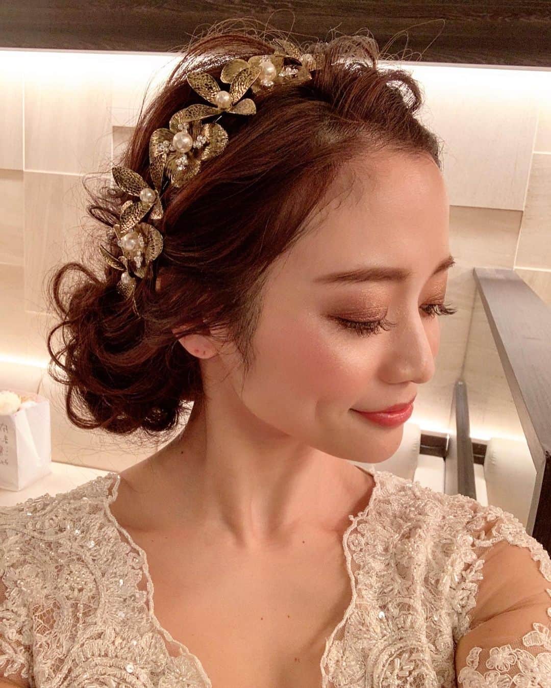 akari♡ 小林あかりのインスタグラム：「accessory💍　@couleurire_  dress👗　@failily_wedding . accessory、dress、とにかく本当にすべて可愛かったなぁ〜、、 . これから結婚式を控えている方、そうじゃない方もぜひ参考までに、、、🧸💕 . 自分の時も使いたいと思うくらい素敵でした🐥💘 . 一個前の記事にもっとさらに詳しく書いています🧸 . #ヘッドドレス  #headaccessories  #プレ花嫁 #ブライダルヘア #bridal#bridalhair」