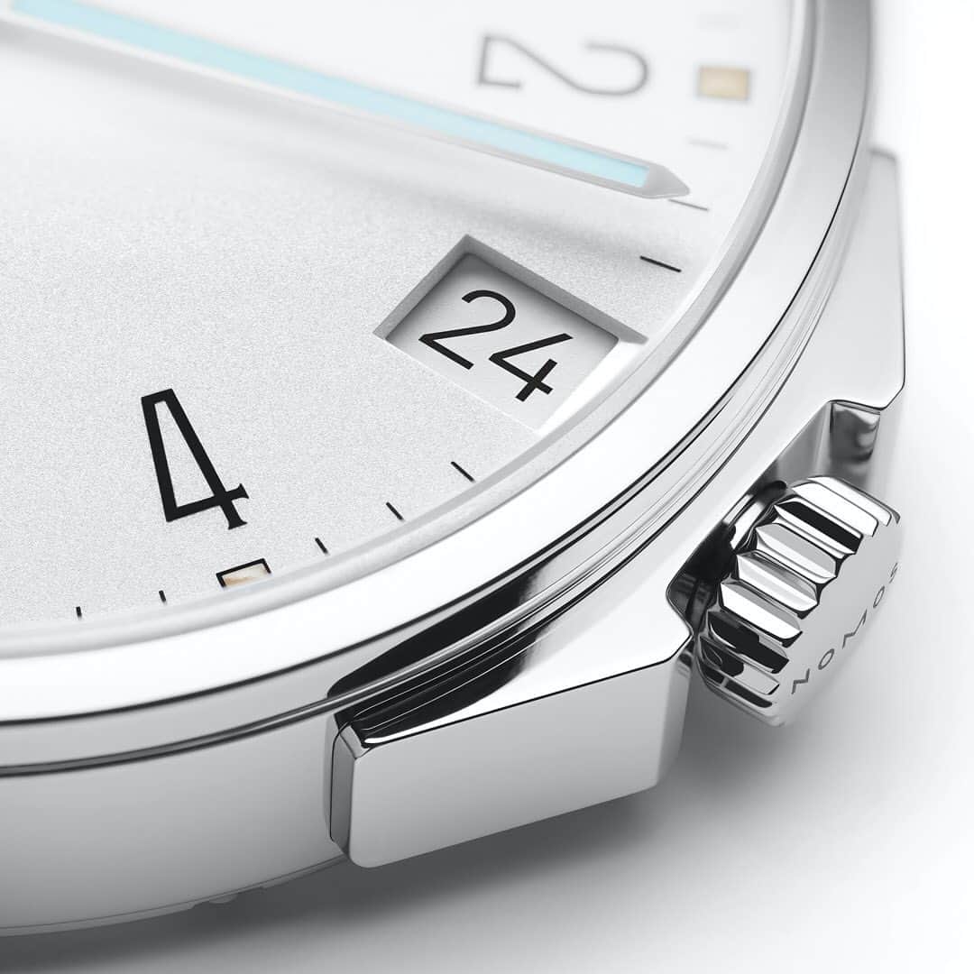 のインスタグラム：「A great detail: an extra-large date window at three o'clock. Tangente Sport owes this feature to the fine caliber within, the neomatik date movement DUW 6101. See more of Tangente Sport at nomos-glashuette.com!  #nomos #nomosglashuette #glashütte #nomostangente #nomossport #tangentesport #sportswatch #divewatch #watchmaking #neomatik #watchlover #details #madeingermany」