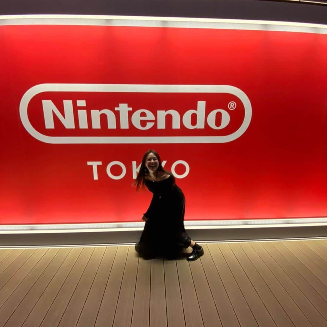 浦郷絵梨佳さんのインスタグラム写真 - (浦郷絵梨佳Instagram)「#nintendo #tokyo  #switch #欲しい  #その前に #ジャンプ力 よ、笑」1月24日 20時42分 - urago.erika