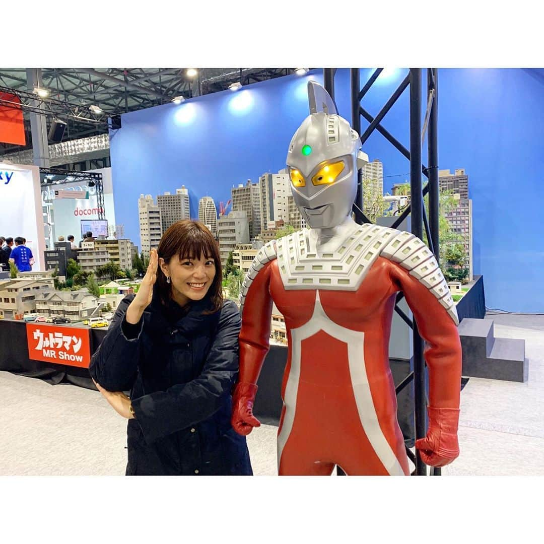 三谷紬さんのインスタグラム写真 - (三谷紬Instagram)「* 今日は東京ビッグサイトで開催されていた “DOCOMO Open House 2020”に お邪魔してきました📶 来たる5Gの世界に向けて。 一足早く5Gを体感することができました。 一言で言えば、『便利』👏 でもなんかちょっと“怖い” そう感じてしまうほどの技術の数々に圧倒されました。 そのうちの一つにウルトラマンのブースが💓 弟の影響で小さな頃からウルトラマンが大好きなんです。 もう大興奮でした🤣 この模様は日曜お昼12時から生放送の Abema的ニュースショーでお伝えします！📺 今日はもう1つロケに行ってきたのですが それはまた明日お伝えします🧸❣️ * #docomo#ドコモ#5g#6g#技術#ロボット#ウルトラマン#セブン#バルタン星人#スペシウム光線#進歩#便利#ultra#man#東京テレポート#ビッグサイト#東京#台場#abema的ニュースショー#abematv#テレビ朝日#アナウンサー#三谷紬」1月24日 20時52分 - mitani_tsumugi