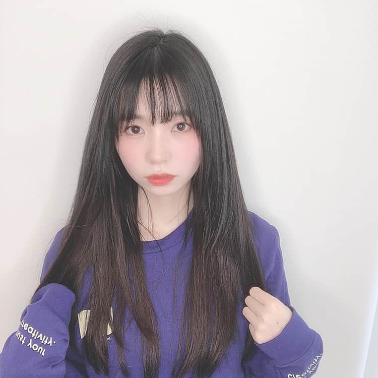 のインスタグラム：「RISELさんでエクステ付けていただきました✨✨ すごく自然に馴染んですごい☺️ ここまで伸ばしたことはないから新鮮です*ありがとうございます✨ #risel  #エクステ #黒髪ロング　#ヘアメイク #japanesegirl」