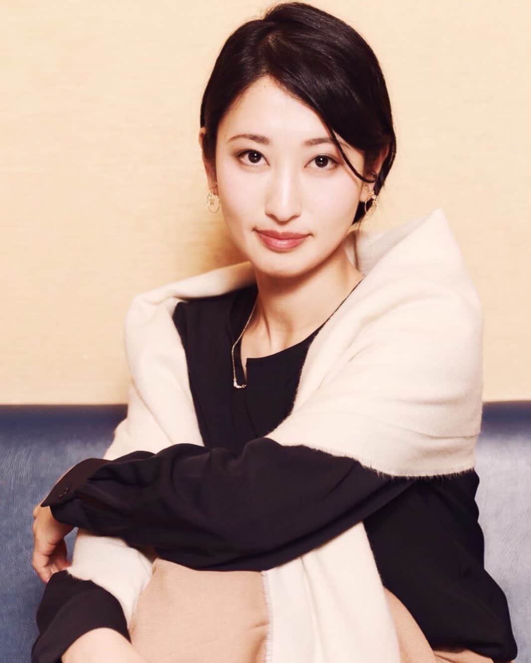 楠本千奈（神野千奈）のインスタグラム：「普段ネックレスはしませんが、いただいたので付けてみました😳  今更ですが…あけましておめでとうございます。今年もよろしくお願い致します。  #happynewyear #2020 #japanesegirl #japanesemodel #楠本千奈」