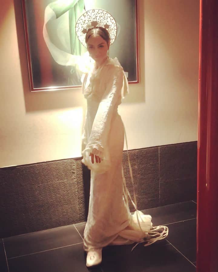のインスタグラム：「Happy Spring Festival #china even its a tough period for china. Wish everyone happiness, good health, love and peace. #happychinesenewyear 🤍♥️」