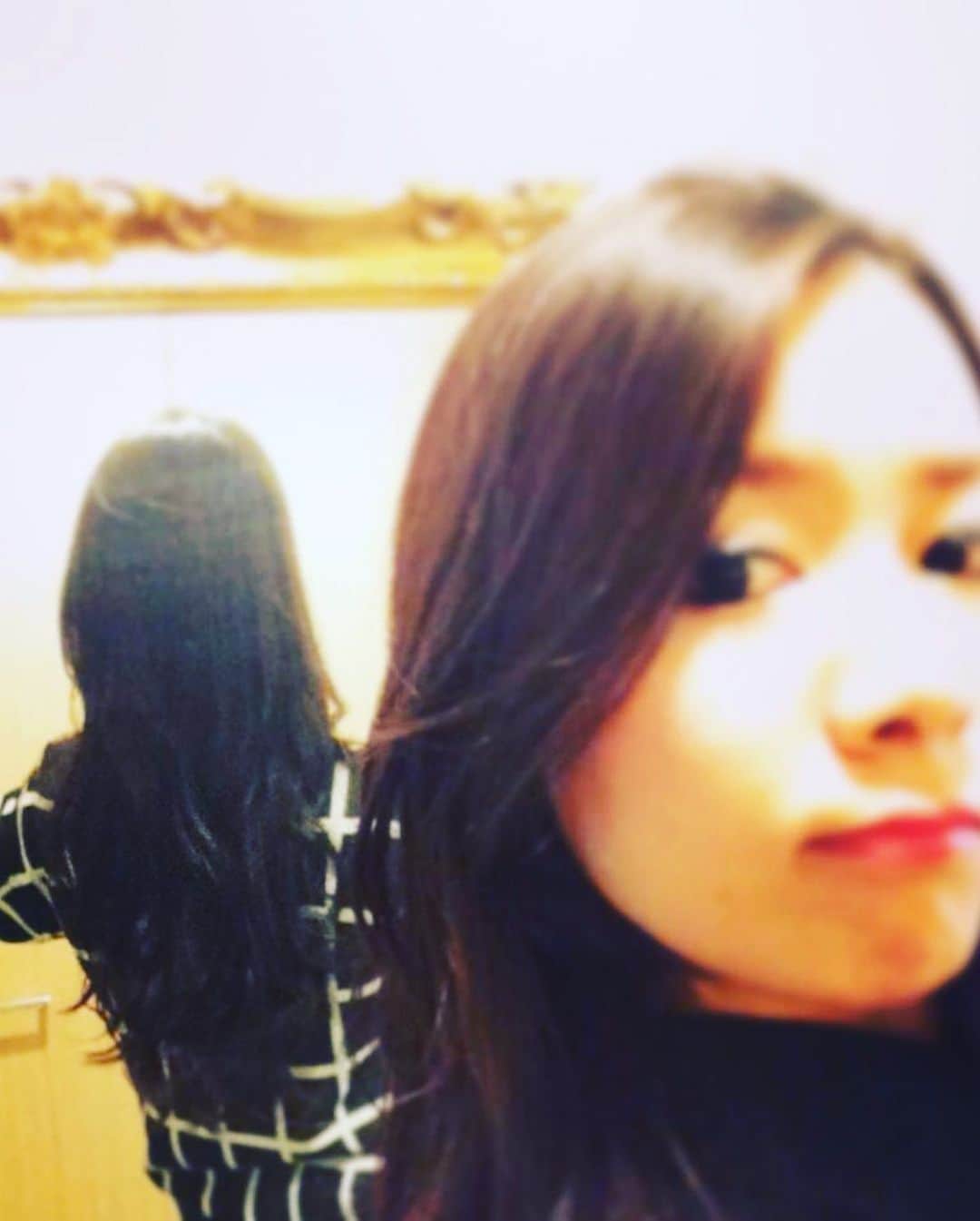 森なな子さんのインスタグラム写真 - (森なな子Instagram)「こっちにも載っけちゃお。髪が長かった頃の写真です。 朝巻く時間がもったいなくて切りました💇‍♀️ #longhair #ロングヘア #なつかし #画質」1月24日 21時00分 - nanako.m1988