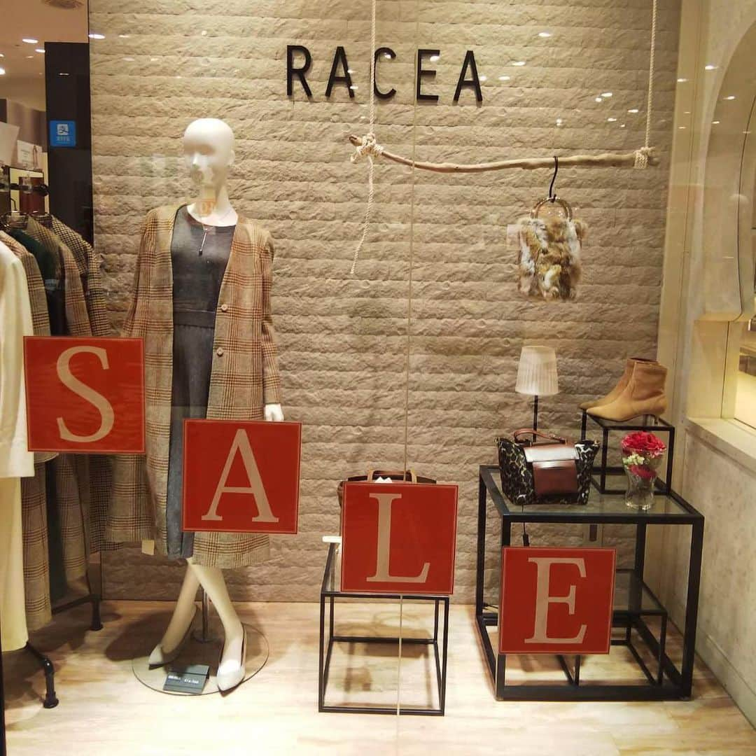 racea_officialさんのインスタグラム写真 - (racea_officialInstagram)「新宿ミロード1月26日で最終日となります！お越し頂いたお客様方本当にありがとうございました^_^ 明日明後日ファイナルセールでかなりお得になっておりますので、是非遊びに来てくださいね^_^ 2月1日からは新宿小田急百貨店の4階に移転致します^_^ こちらも宜しくお願い致します^_^  #RACEA#ラシア #ミロード　#新宿　#ファイナル　#2019AW #大人コーデ#大人ファッション#お洒落さんと繋がりたい #高感度#高品質#モード#ファッション#コーデ#instafashion #秋冬」1月24日 21時09分 - racea_official