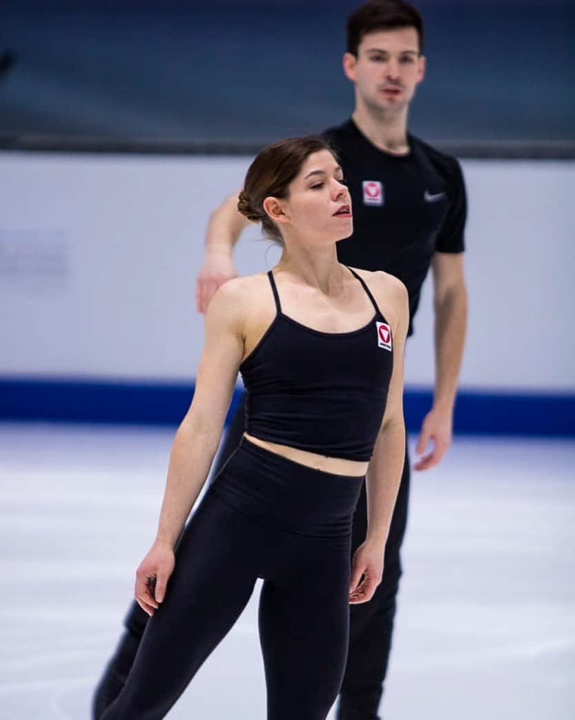 ミリアム・ツィーグラーのインスタグラム：「Hey @severin_kiefer , let’s skate a Free Program today ✨ @heeressportzentrum @skateaustria」