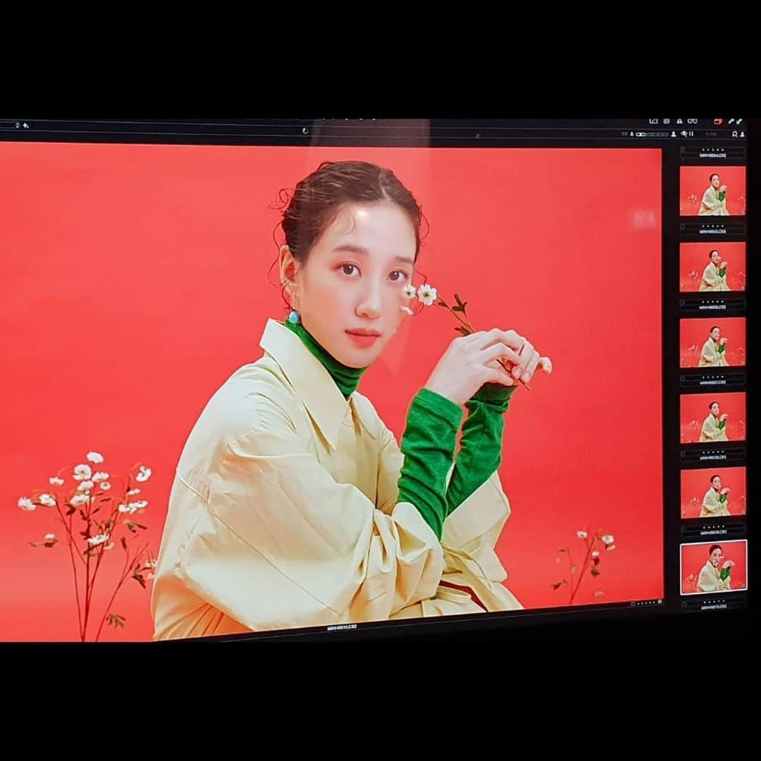 パク・ウンビンさんのインスタグラム写真 - (パク・ウンビンInstagram)「설날을 맞이하여 인사 드립니다🙆‍♀️🙇‍♀️ 이번 주는 #스토브리그 로 찾아뵙지 못하지만, 우리 다음주에 더 반갑게 만나기로 해요🤙💜 연휴 동안 모두 잘 쉬시길 바랍니다💜 건강하세요~🙏💜」1月24日 21時18分 - eunbining0904