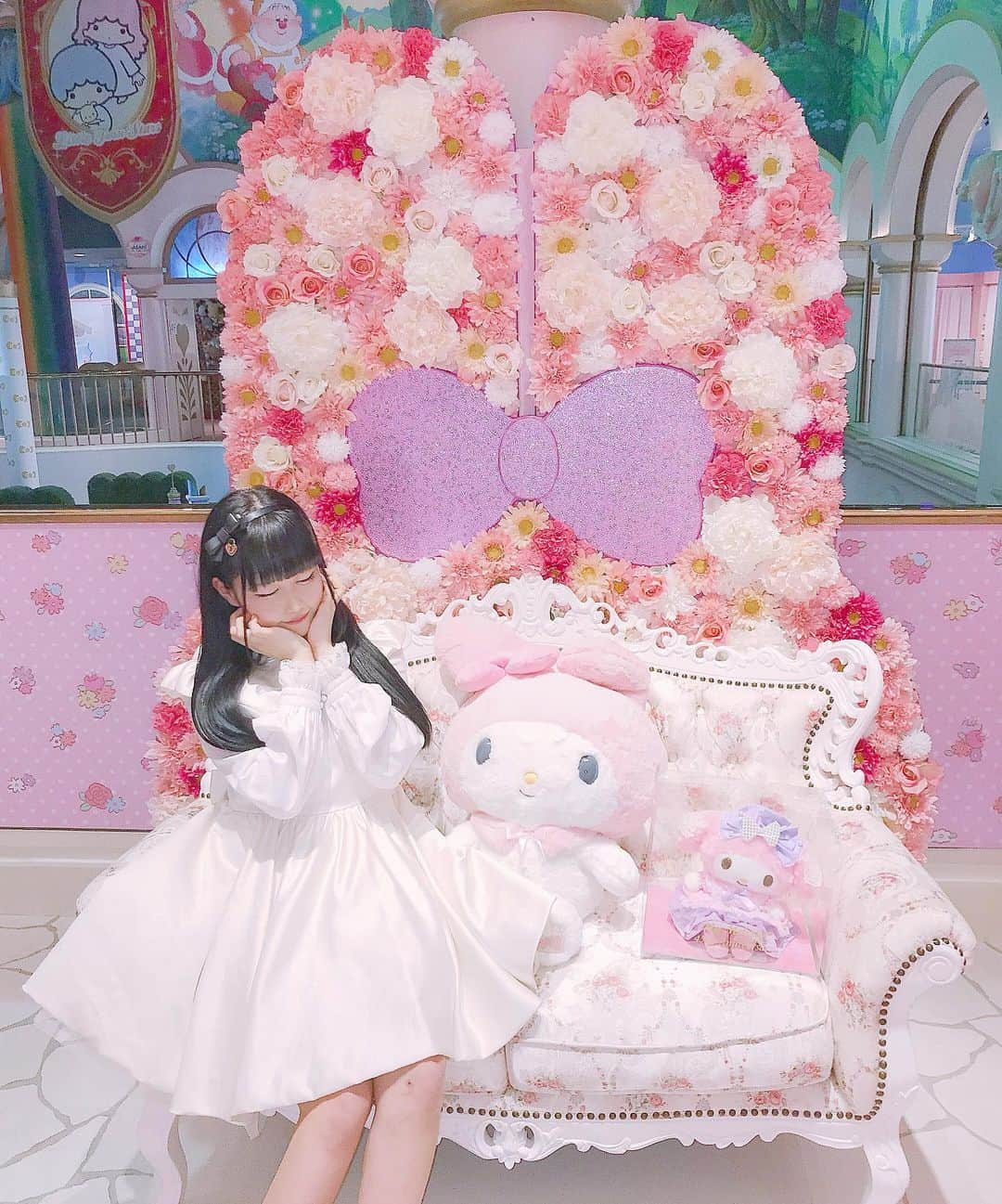 雨宮真梨子さんのインスタグラム写真 - (雨宮真梨子Instagram)「🐰🌸🐰🌸 . . . 新しいマイメロちゃんの フォトスポット🐰💖かわいいい。 . . . ふりふりなお洋服でした🐇 カチューシャもかわいいの。！！ . .  #ピューロアンバサダー #ピューロでマイメロセラピー #ピューロランド #puroland #sanrio #sanriopuroland #サンリオピューロランド #サンリオ #マイメロ #ピンク #おしゃれさんと繋がりたい #お洒落さんと繋がりたい #グリーティング #いいね返し #いいねで気になった人フォローする #likeforlikes #インスタ映え #lolitafashion #sweetlolita #黒髪 #量産型 #量産型ヲタク #mymelody #rosemarieseoir #fashion #fashionblogger #instagram #instagood #instalike #cosplay」1月24日 21時18分 - mariko_amemiya101