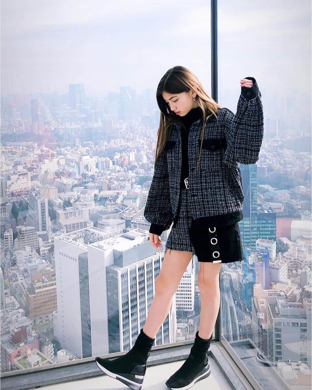 りりあさんのインスタグラム写真 - (りりあInstagram)「View from Shibuya Sky ・ ・ ・  #ootd #bershka #bershkastyle #setup #michealkors #socksboots #shibuyasky #展望台 #撮影前に #観光スポット」1月24日 21時26分 - lilliakarina
