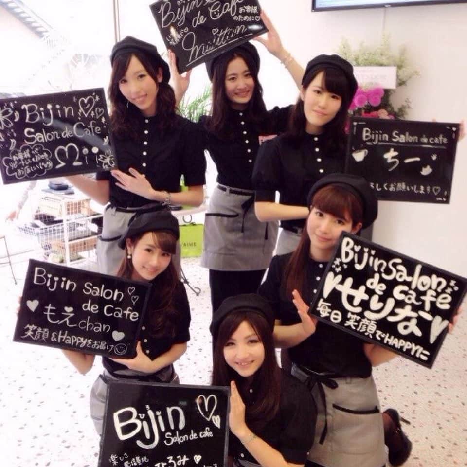 筒井萌子さんのインスタグラム写真 - (筒井萌子Instagram)「* SALON BAKE&TEA☕️ デザートブッフェを🍰 大食いな私は全種類制覇しましたꪔ̤̮ ケーキ12個+パン4つ。食べすぎです(ᯅ̈ ) ・ 私の大好きなの紅茶THE O DOR(テオドー) を取り扱ってて久しぶりに飲めました˘˘̥♥︎ ⑦⑧枚目は大学生の時なんだけど 美人時計モデルのカフェをやってた時に お茶の先生から紅茶の入れ方を１から習ったんです✨ 気温やお湯の温度や茶葉の量のバランスが とーっても難しくて沢山研修したの！ その時お店で出していた紅茶がTHE O DORのものでした❣️ 今日は1番苦労して習得したミルキーウーロンを久々に🌿 とーっても美味しかった✨ 紅茶好きな方いたらぜひTHE O DOR調べてみてくださいꪔ̤̮ 私も紅茶のセット買おうっと♪♪ お店で飲みたい方は新宿ニューマンのSALON BAKE&TEAへ♡ ・ #筒井萌子 #女優 #actress #モデル #model #岡山  #shooting #instagood #instalike #converse #撮影 #followme #instalike #ゴルフ #ゴルフ女子 #ゴルフコーデ #골프 #좋아요반사 #좋아요그램 #좋아요환영 #데일리그램 #패션 #오오티디 #카페 #アルチビオ  #アルチビオカップ #archivio」1月24日 21時31分 - tsutsui.moeko.o