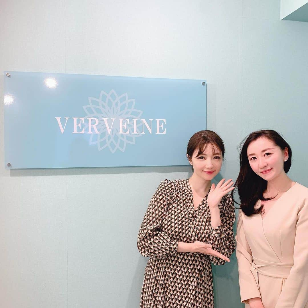 森下悠里さんのインスタグラム写真 - (森下悠里Instagram)「@verveine_ginza  銀座の素敵なサロンへ💚 - 運動不足な上に毎日10キロ以上の娘を抱っこしてるガチガチの私の身体 - 1時間たっぷり癒し解してもらって すっかり生き返ったよ💓💓💓 - @love_growforever えみちゃん 素敵なサロン、オープンおめでとう💓 そして、最高の施術ありがとう✨✨ - 極上の癒しのトリートメント💎 また来月も来たいなぁ✨✨ - #エステ #サロン #銀座のオススメスポット #トータルビューティーサロン」1月24日 21時34分 - yuurimorishita